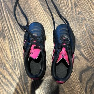 Adidas girls black and pink soccer cleats size 9.5